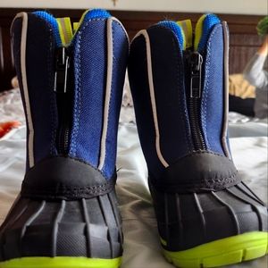 Great pair of toddler snow boots!